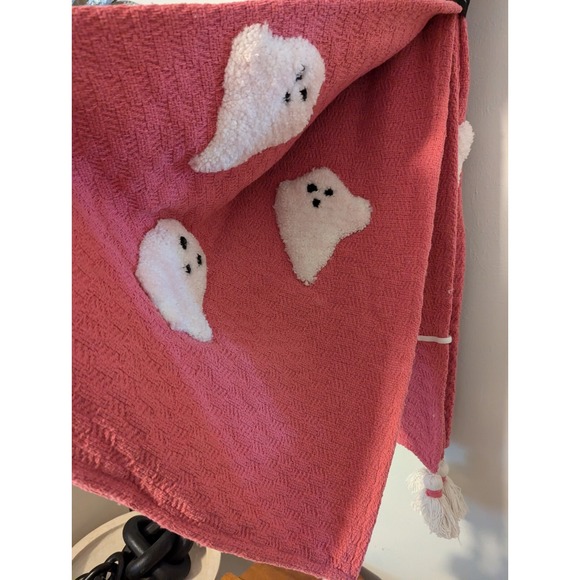 Rachel Zoe Dark Pink Ghost Blanket TikTok Viral Throw Halloween NWT - Picture 6 of 7